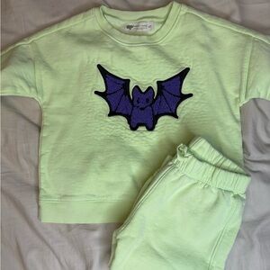 Lime Green Sweatshirt and Joggers with Bat Design